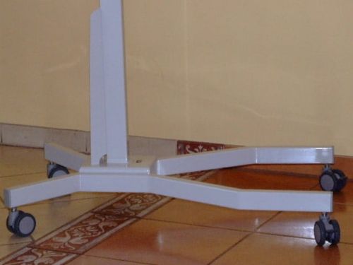 Statyw jezdny do mocowania lampy RTG statywy-weterynaryjne08.jpg