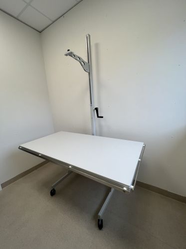 Stół do RTG z przesuwanym blatem i statywem 150x70 cm statyw04-min.jpg