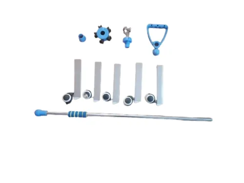 Stojak na kroplówki stalowy z regulowaną wysokością Weterynaryjny stojak na kroplówki z regulowaną wysokością i czterema metalowymi uchwytami. Widoczna pięcioramienna podstawa z kółkami oraz teleskopowa, stalowa konstrukcja.